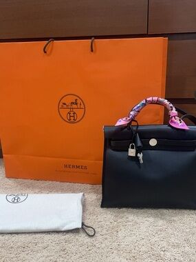 Hermes Toile H Berline Vache Hunter Herbag Zip PM 31 Black Ecru